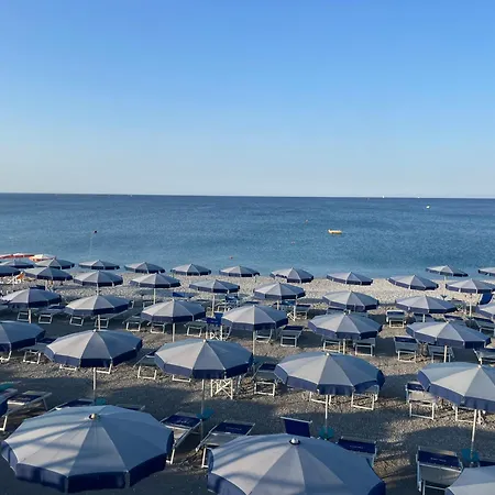 Apartment White Riviera Lavagna