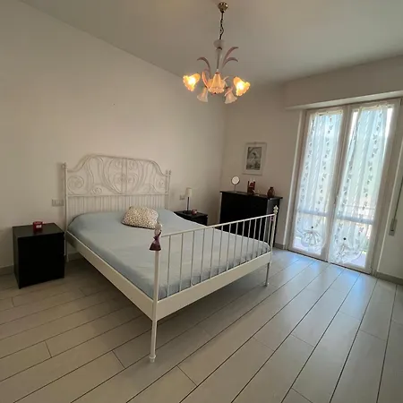 White Riviera Apartment *